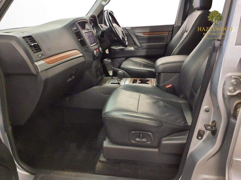 Mitsubishi Shogun 3.2 DI-DC SG3 SUV 5dr Diesel Auto 4WD Euro 5 LWB (197 ps)