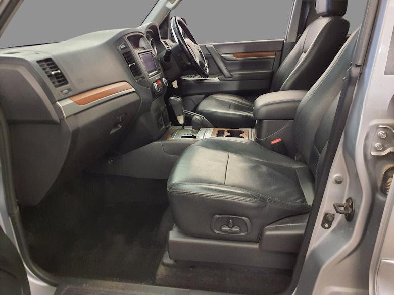 Mitsubishi Shogun 3.2 DI-DC SG3 SUV 5dr Diesel Auto 4WD Euro 5 LWB (197 ps)